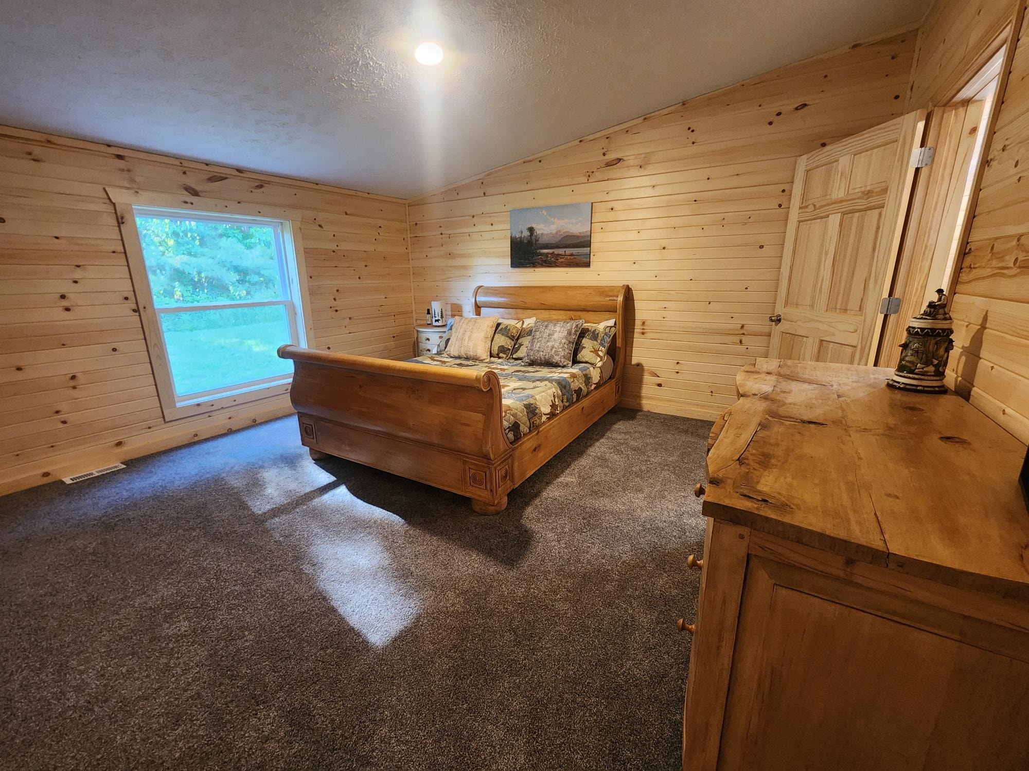 Master Bedroom with Queen Sleigh Bed